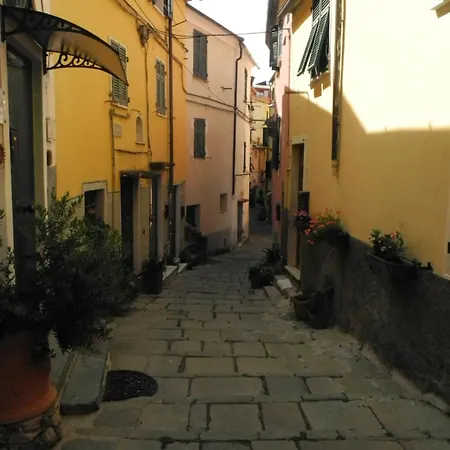 Marola Un Borgo Sul Mare Апартаменты *